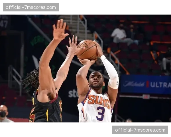 客场球迷高呼MVP，老将克里斯·保罗在凤凰城收获致敬视频。