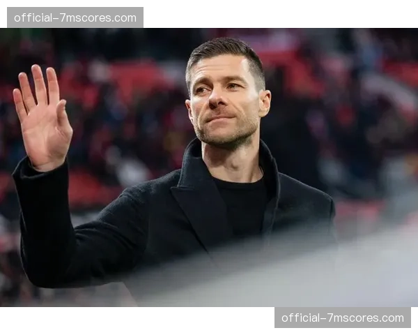 哈维·阿隆索确认下赛季继续执教勒沃库森，强调攻势足球哲学不变